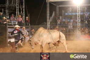 Veja os clicks da última  noite do Dourados Rodeio Festival