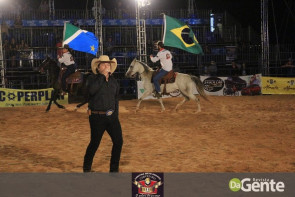 Veja os clicks da última  noite do Dourados Rodeio Festival