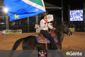 Veja os clicks da última  noite do Dourados Rodeio Festival