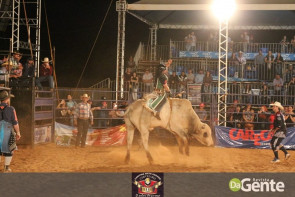 Veja os clicks da última  noite do Dourados Rodeio Festival