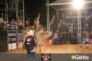 Veja os clicks da última  noite do Dourados Rodeio Festival