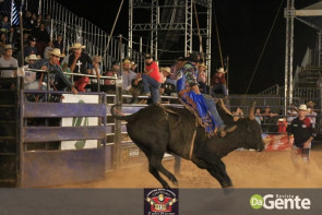 Veja os clicks da última  noite do Dourados Rodeio Festival