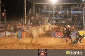 Veja os clicks da última  noite do Dourados Rodeio Festival