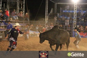 Veja os clicks da última  noite do Dourados Rodeio Festival