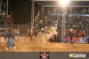 Veja os clicks da última  noite do Dourados Rodeio Festival