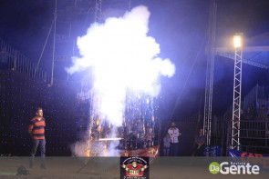 Veja os clicks da última  noite do Dourados Rodeio Festival