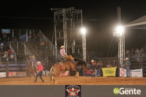 Veja os clicks da última  noite do Dourados Rodeio Festival