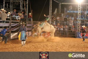 Veja os clicks da última  noite do Dourados Rodeio Festival