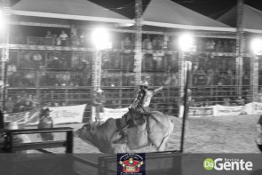 Veja os clicks da última  noite do Dourados Rodeio Festival