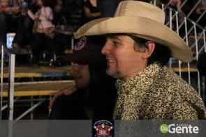 Veja os clicks da última  noite do Dourados Rodeio Festival