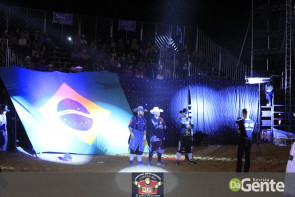 Veja os clicks da última  noite do Dourados Rodeio Festival