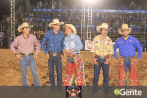 Veja os clicks da última  noite do Dourados Rodeio Festival