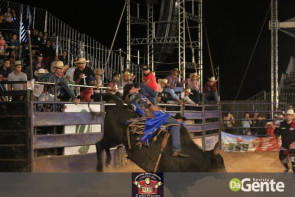 Veja os clicks da última  noite do Dourados Rodeio Festival