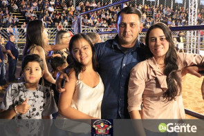 Veja os clicks da última  noite do Dourados Rodeio Festival