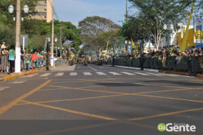 Desfile militar emociona e marca feriado da independência em Dourados