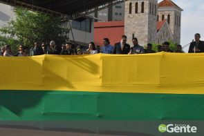 Desfile militar emociona e marca feriado da independência em Dourados