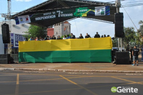 Desfile militar emociona e marca feriado da independência em Dourados