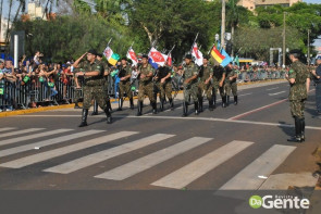 Desfile militar emociona e marca feriado da independência em Dourados