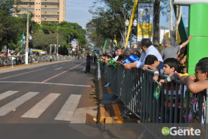 Desfile militar emociona e marca feriado da independência em Dourados