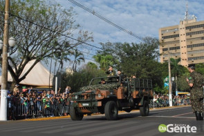Desfile militar emociona e marca feriado da independência em Dourados