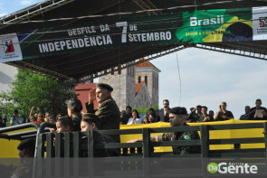 Desfile militar emociona e marca feriado da independência em Dourados