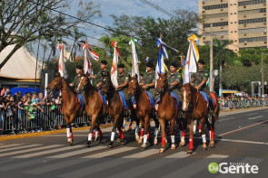 Desfile militar emociona e marca feriado da independência em Dourados