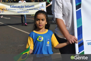 Desfile militar emociona e marca feriado da independência em Dourados