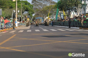 Desfile militar emociona e marca feriado da independência em Dourados