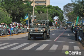 Desfile militar emociona e marca feriado da independência em Dourados