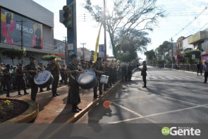 Desfile militar emociona e marca feriado da independência em Dourados