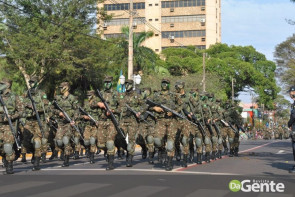 Desfile militar emociona e marca feriado da independência em Dourados