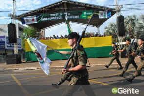 Desfile militar emociona e marca feriado da independência em Dourados