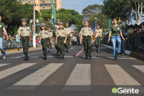 Desfile militar emociona e marca feriado da independência em Dourados