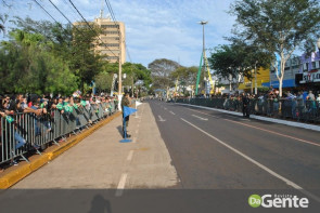 Desfile militar emociona e marca feriado da independência em Dourados