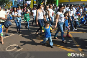 Desfile militar emociona e marca feriado da independência em Dourados