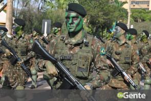 Desfile militar emociona e marca feriado da independência em Dourados