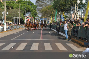 Desfile militar emociona e marca feriado da independência em Dourados
