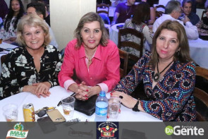 Confiram as fotos da SEXTANEJA no Clube Indaiá