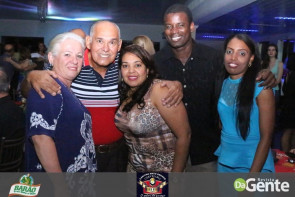 Confiram as fotos da SEXTANEJA no Clube Indaiá