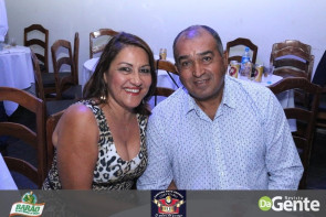 Confiram as fotos da SEXTANEJA no Clube Indaiá