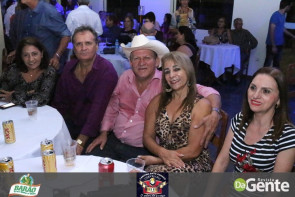 Confiram as fotos da SEXTANEJA no Clube Indaiá