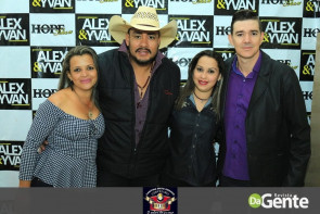 Confiram as fotos do show do Alex e Yvan
