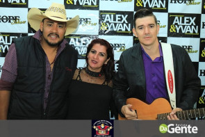 Confiram as fotos do show do Alex e Yvan