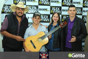 Confiram as fotos do show do Alex e Yvan