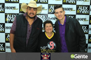 Confiram as fotos do show do Alex e Yvan