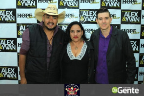 Confiram as fotos do show do Alex e Yvan