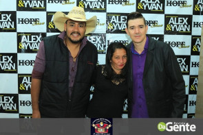 Confiram as fotos do show do Alex e Yvan