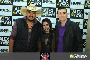 Confiram as fotos do show do Alex e Yvan