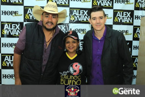 Confiram as fotos do show do Alex e Yvan