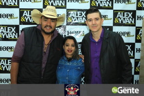 Confiram as fotos do show do Alex e Yvan